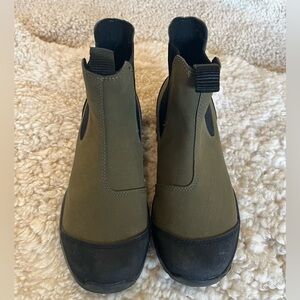 Woden Magda Rubber Track Boot Waterproof Slip-On Track Sole Olive Green 5.5/37